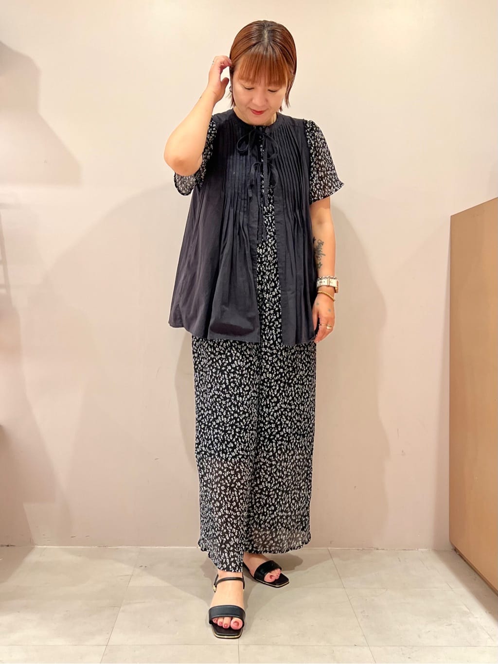 TAKAさんの「ESPERANZA｜スクエアトゥクリアローヒールサンダル」を使ったコーディネート