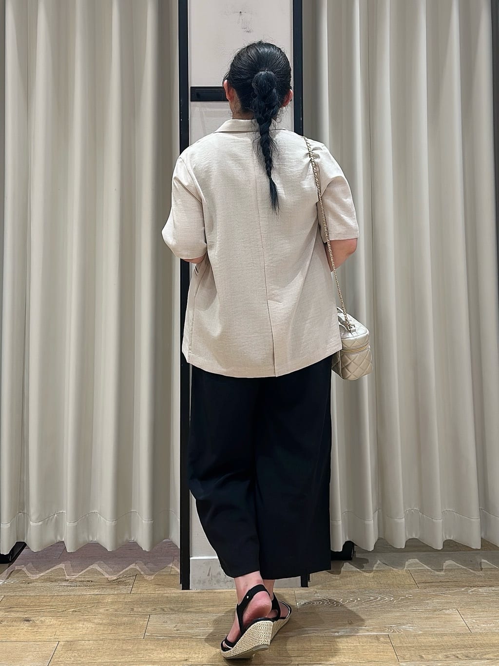 suzuさんの「grove｜軽やかに羽織れて、きちんと見え ハーフスリーブテーラードジャケット」を使ったコーディネート