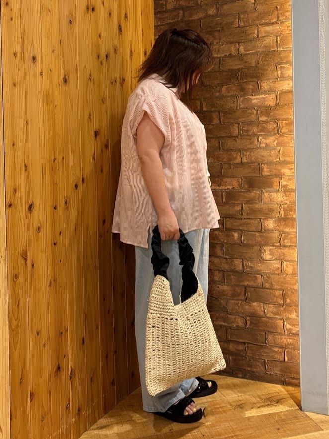 ゆかぴさんの「SHOO･LA･RUE｜【S-LL】さらシャリコットン 上品なシアー感のデザインシャツ」を使ったコーディネート