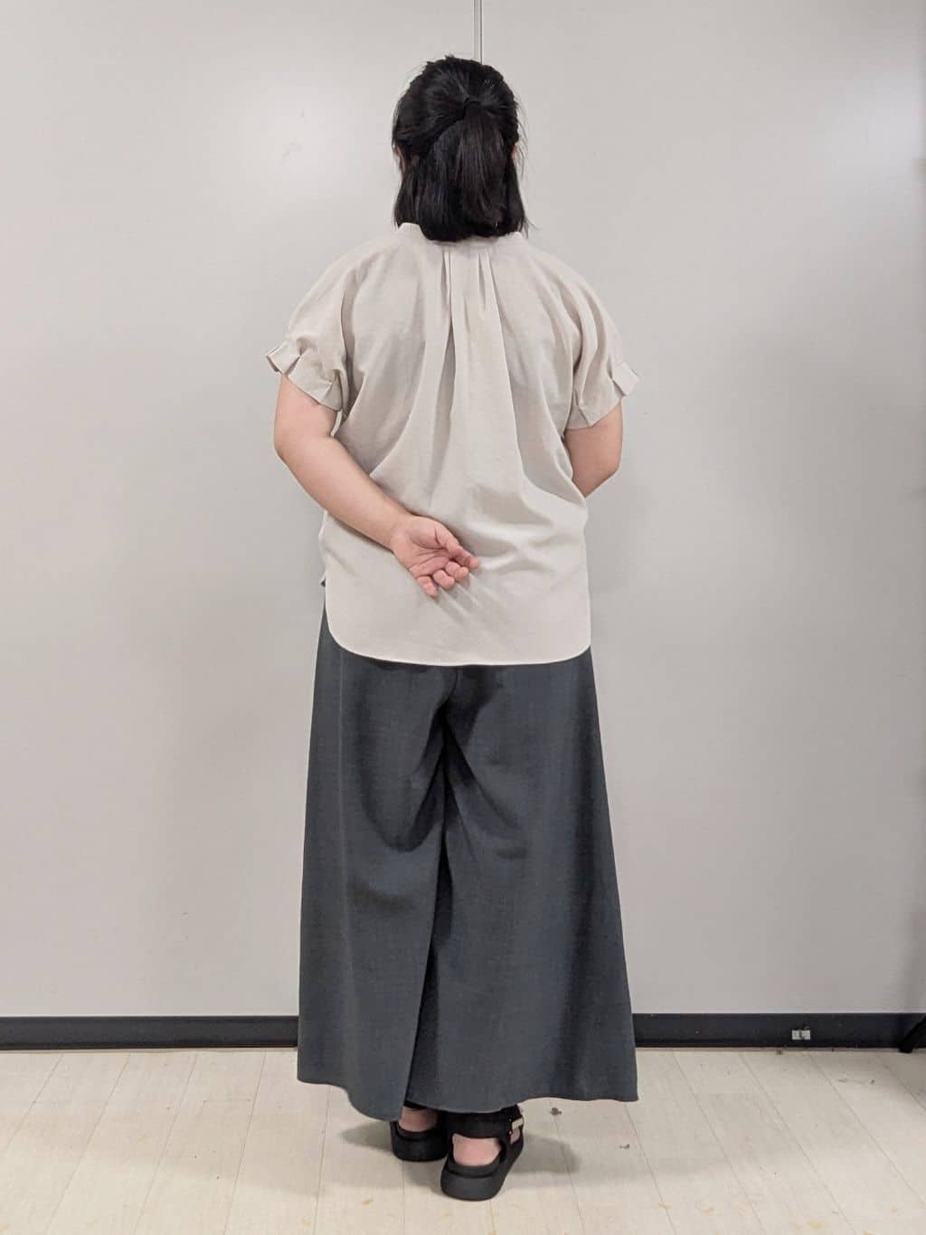 Nonさんの「index｜《7色展開／XS-LLサイズ》タックスリーブスキッパーブラウス【洗濯機洗い可／吸水速乾／抗ピル／防シ」を使ったコーディネート