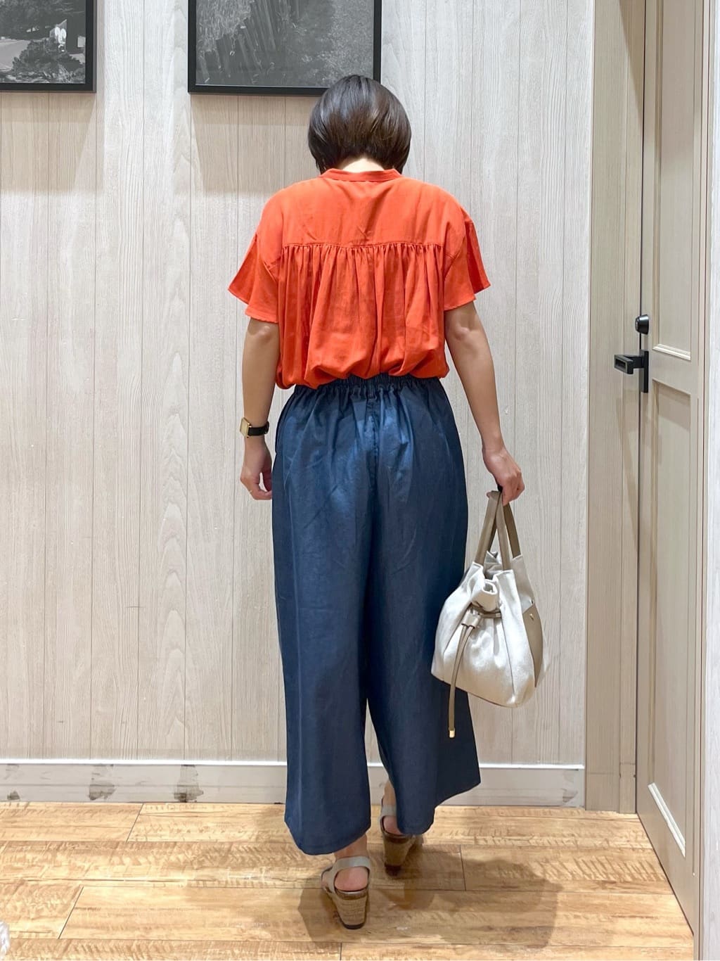 shirayuuuさんの「SHOO･LA･RUE｜【洗える/S-LL/ひんやり】金ボタンがアクセント　大人のデニムガウチョパンツ」を使ったコーディネート