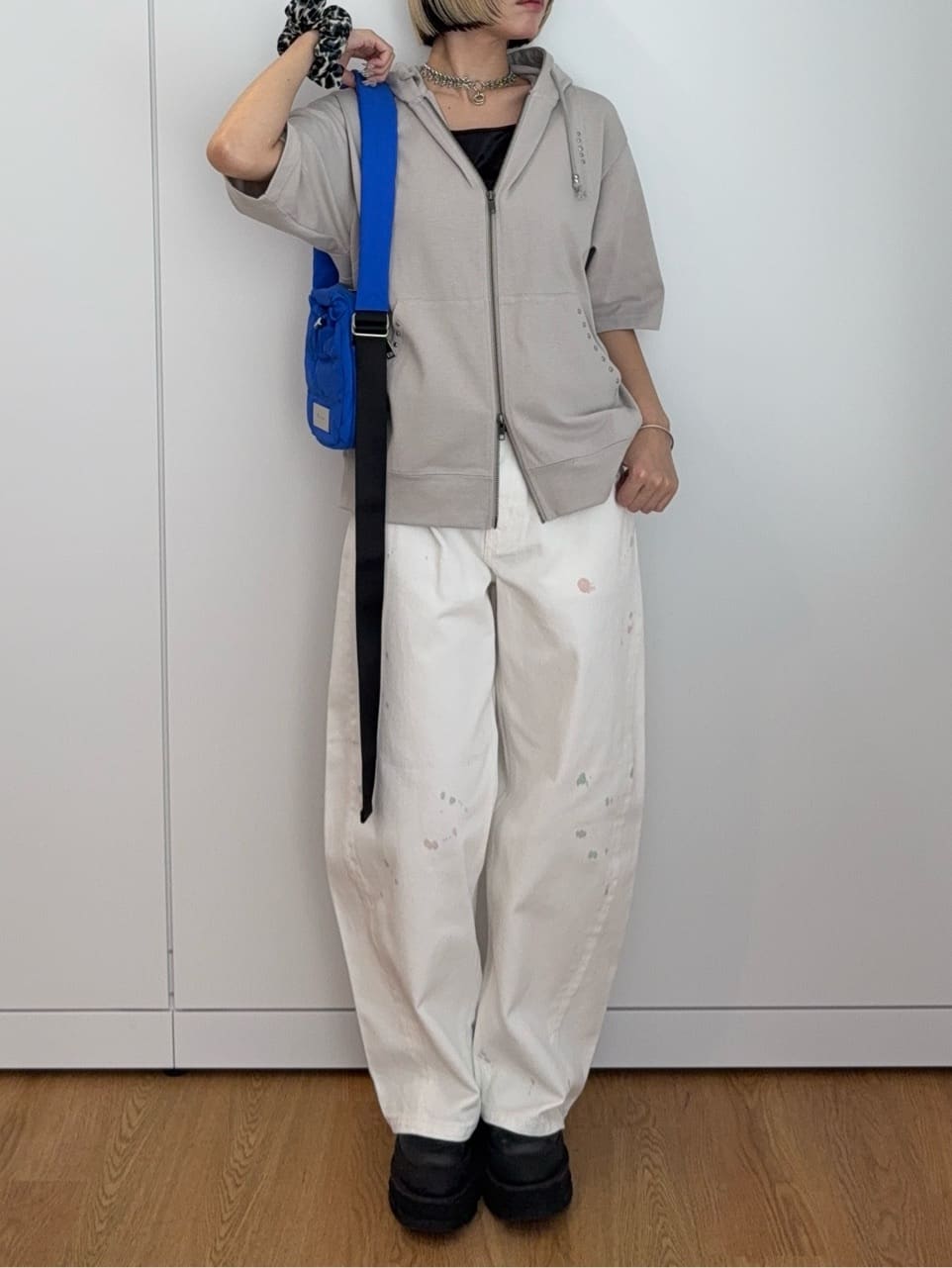 川本葵さんの「tk.TAKEO KIKUCHI｜スタッズ ダブルZIPパーカ」を使ったコーディネート