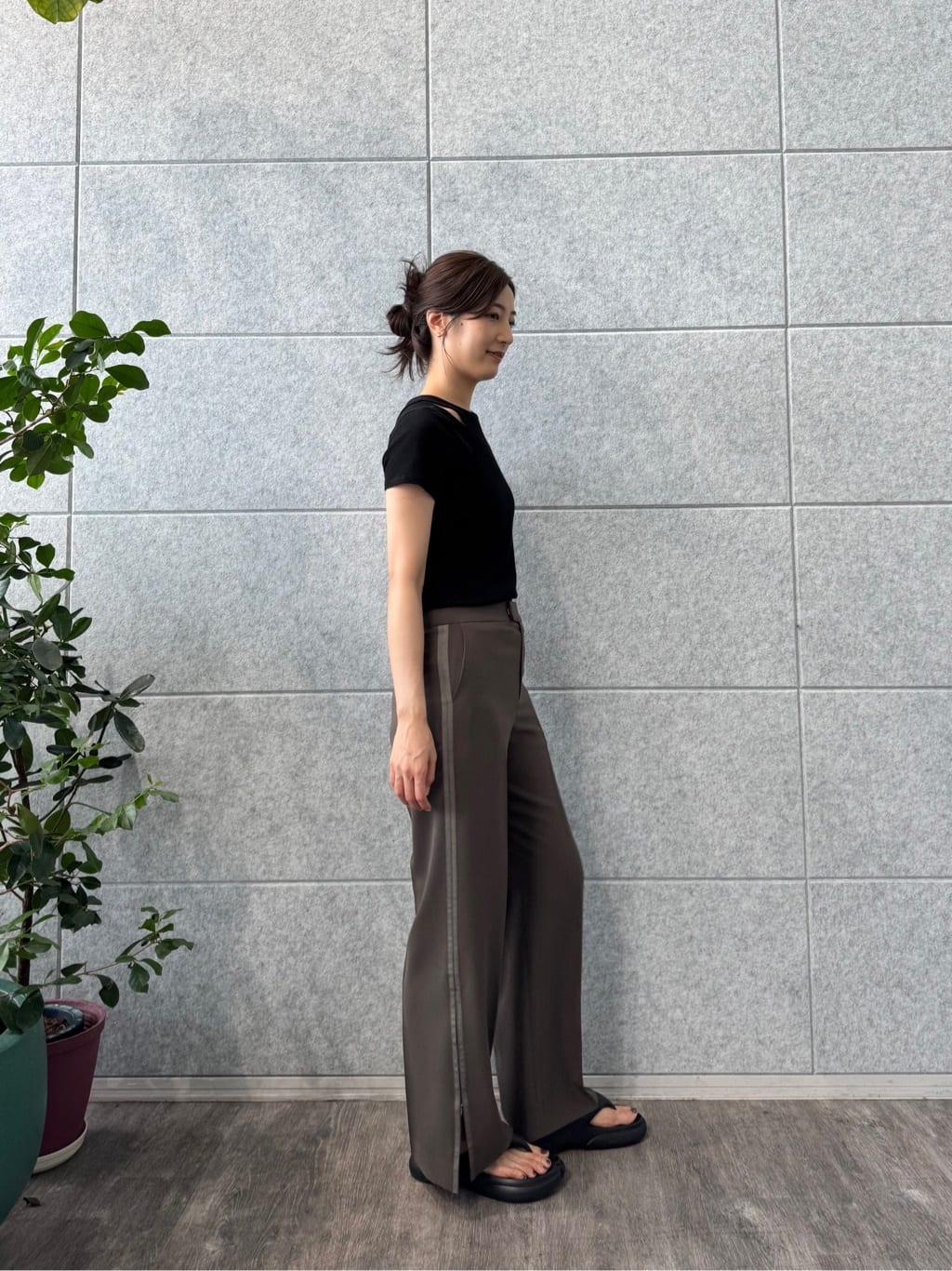 uchi__yamaさんの「CODE A｜line zip trousers」を使ったコーディネート