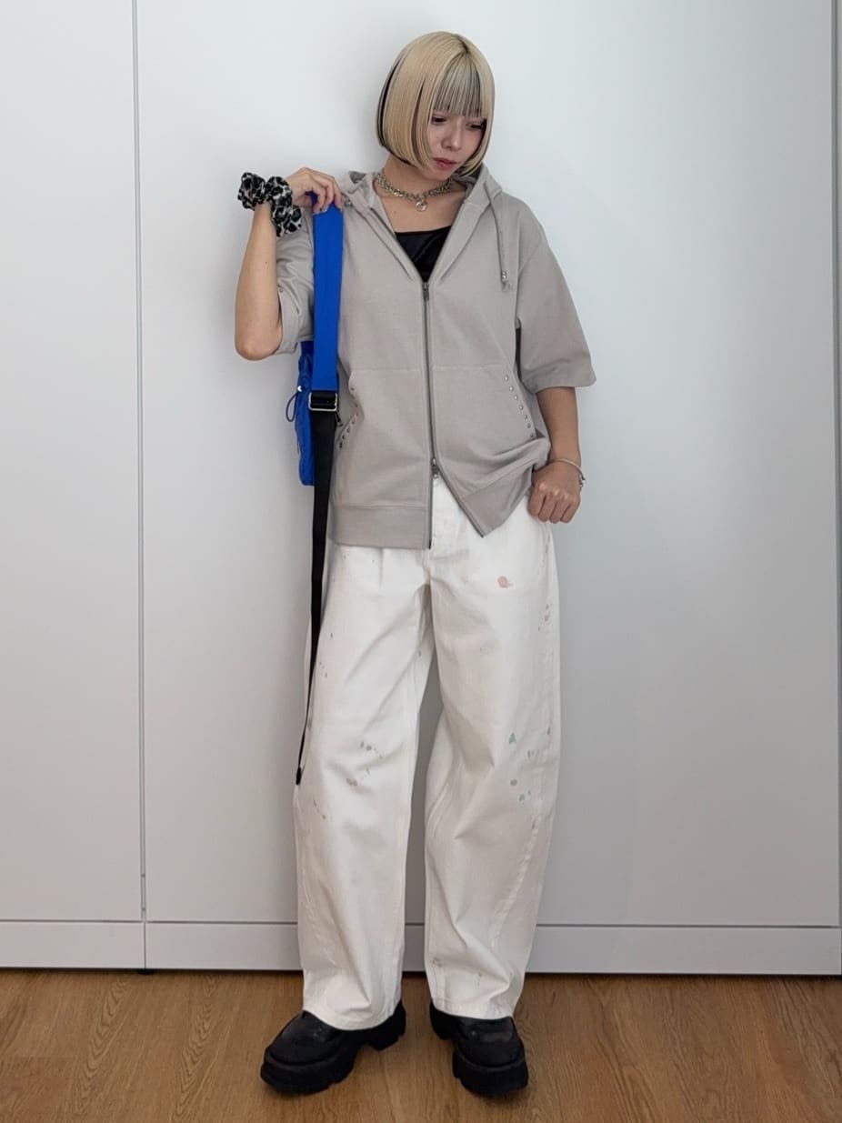 川本葵さんの「tk.TAKEO KIKUCHI｜スタッズ ダブルZIPパーカ」を使ったコーディネート