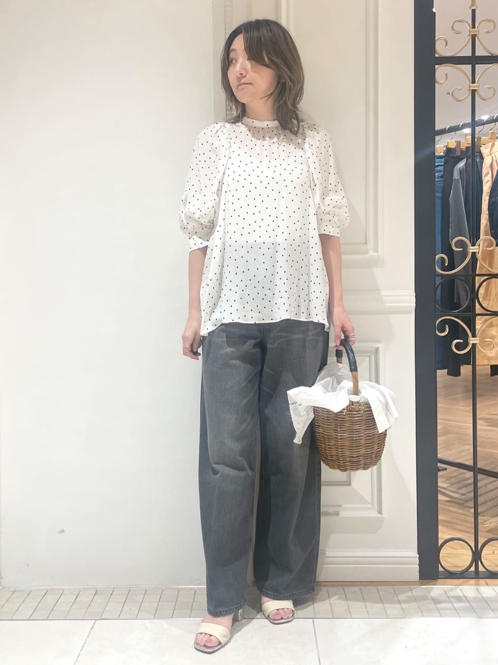 makiさんの「DRESSTERIOR｜ヴィンテージ加工ワイドデニムパンツ」を使ったコーディネート