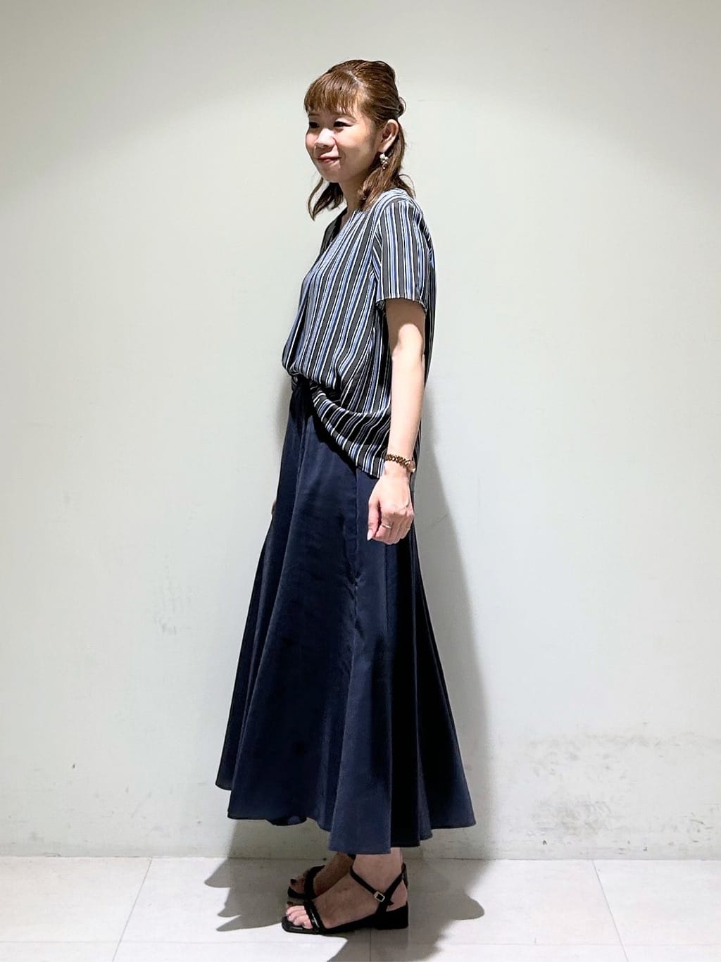 tsuyuさんの「INDIVI｜【洗える／通勤】無地＆マルチストライプ柄Vネックブラウス」を使ったコーディネート