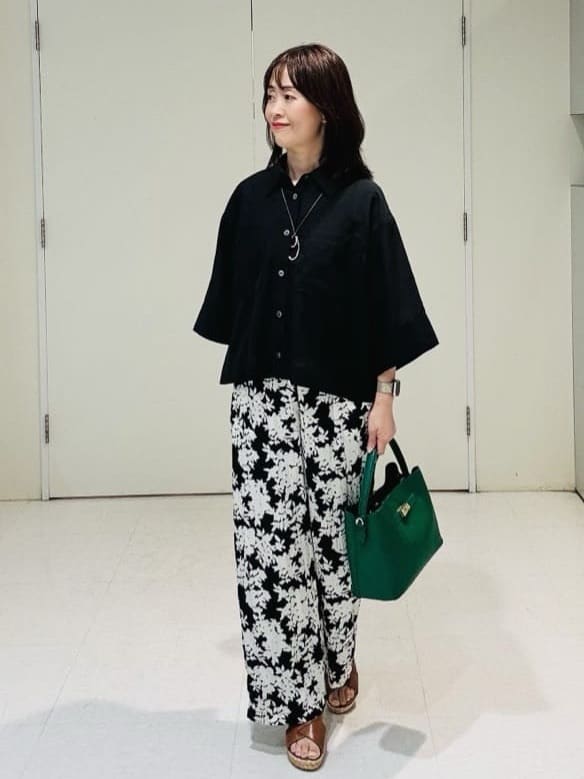 makiさんの「UNTITLED｜【前開き/洗える】ショート丈シアーシャツ」を使ったコーディネート