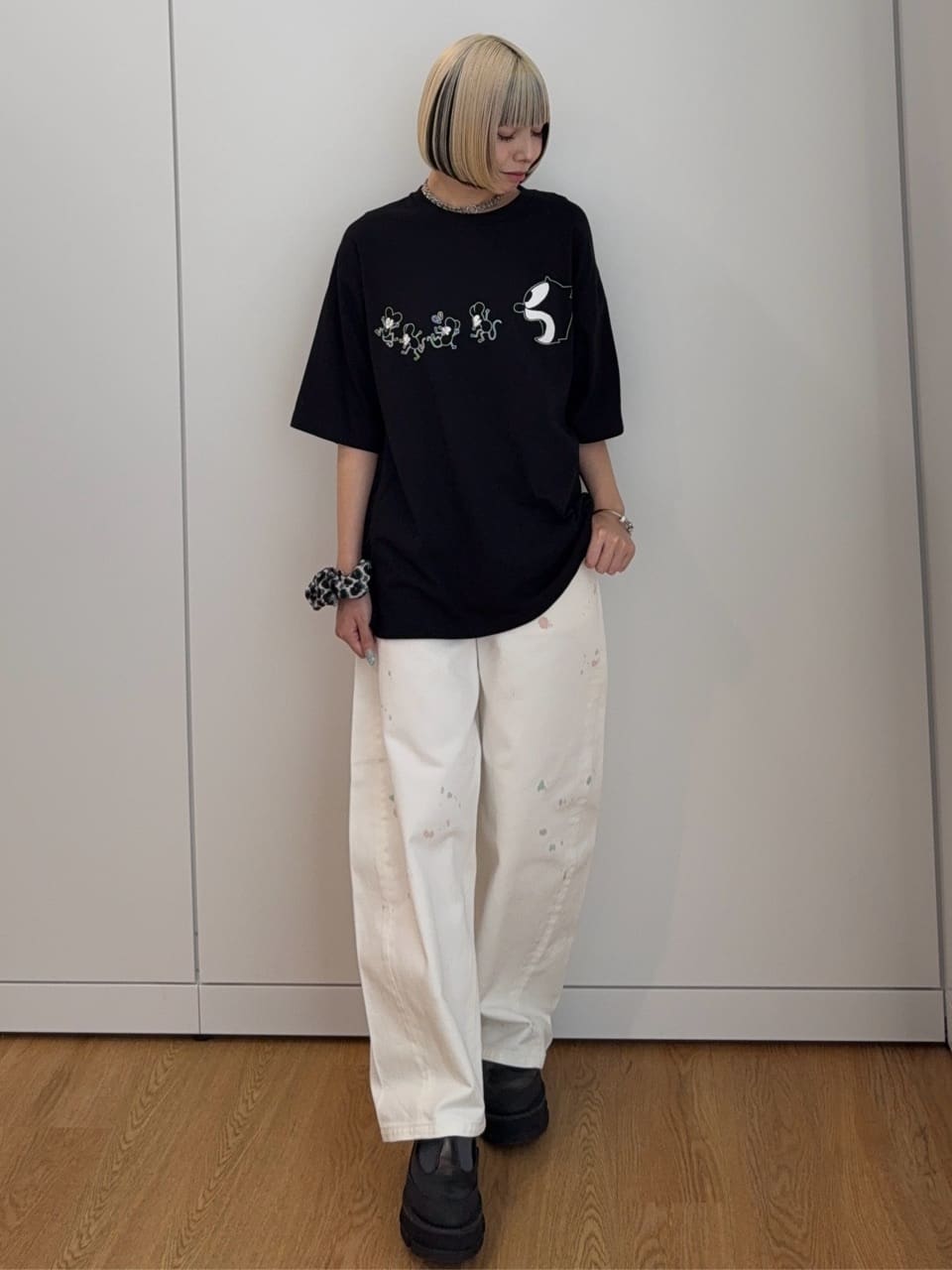 川本葵さんの「tk.TAKEO KIKUCHI｜バレルシルエットパンツ（デニム＆カラーパンツ）」を使ったコーディネート