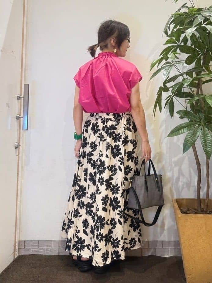 misakiさんの「SHOO･LA･RUE｜【洗える/S-LL】プチフリル襟が女性らしい フレンチスリーブシャツ」を使ったコーディネート