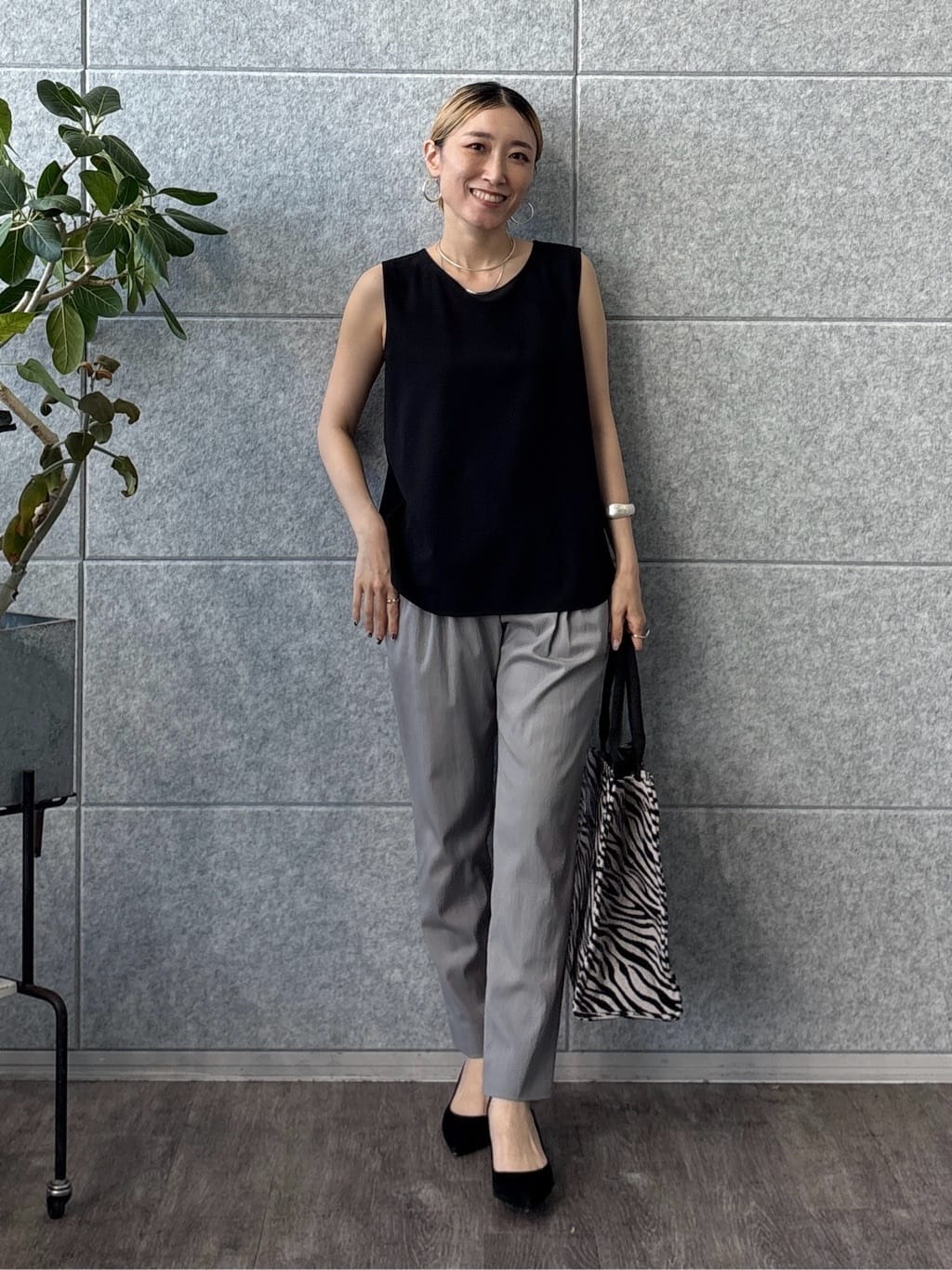 kotakiさんの「INDIVI｜【羽織りとしても活躍！】ケープカラーブラウス」を使ったコーディネート