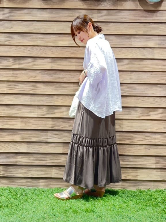 himiさんの「SHOO･LA･RUE｜ゆるっと感がこなれ見え ワッシャーシアー半袖シャツ」を使ったコーディネート