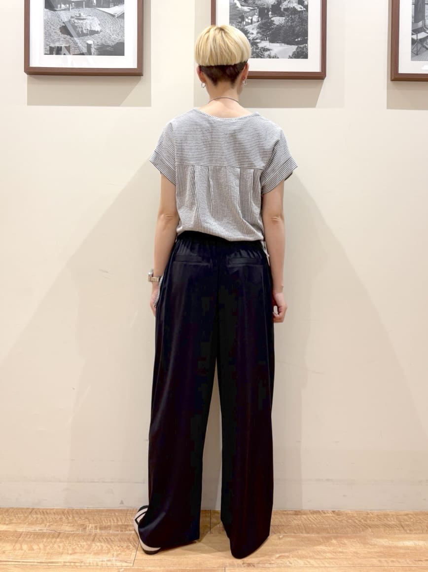 Ayumiさんの「SHOO･LA･RUE｜【洗える/S-LL】シルエット変化を楽しめる サッカーストライプ柄スキッパートップス」を使ったコーディネート