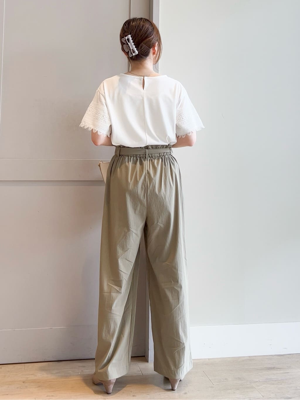 yamakoさんの「grove｜【洗える/二の腕カバー】上品なレースで叶える、きちんと見えの夏Tシャツ」を使ったコーディネート