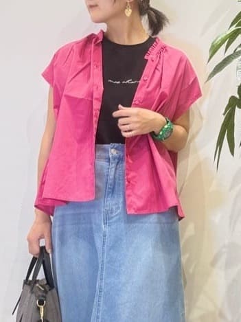 misakiさんの「SHOO･LA･RUE｜【洗える/S-LL】プチフリル襟が女性らしい フレンチスリーブシャツ」を使ったコーディネート