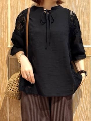 meiさんの「SHOO･LA･RUE｜【着丈選べる】一枚でこなれ見え サイドレースブラウス」を使ったコーディネート