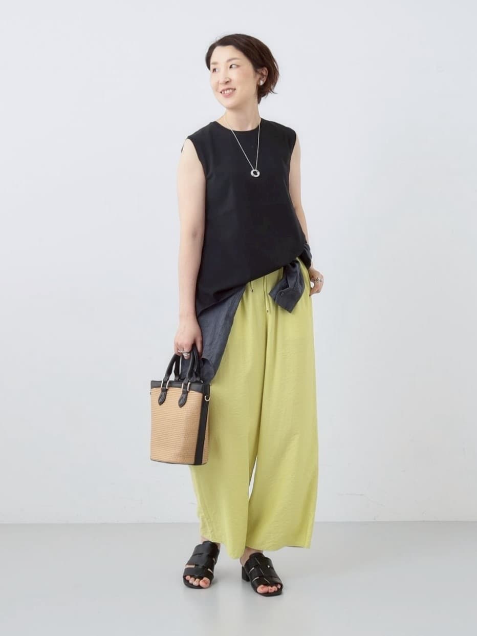 yuriさんの「INDIVI｜【洗える／UVケア／SETUP可能】ドロストワイドパンツ」を使ったコーディネート