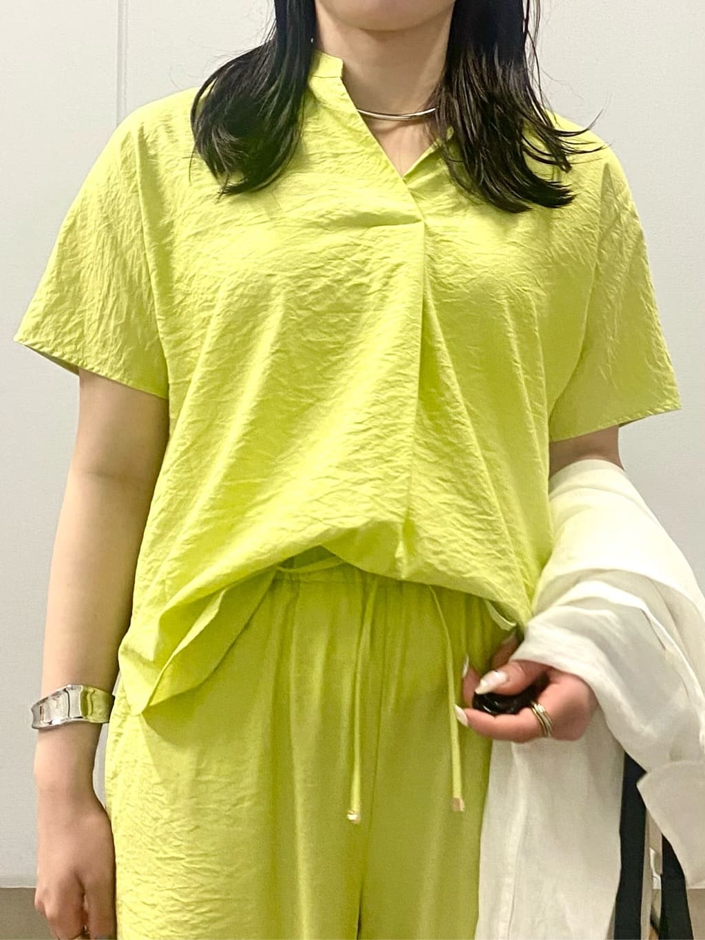 misakiさんの「INDIVI｜【洗える／UVケア／SETUP可能】ドロストワイドパンツ」を使ったコーディネート