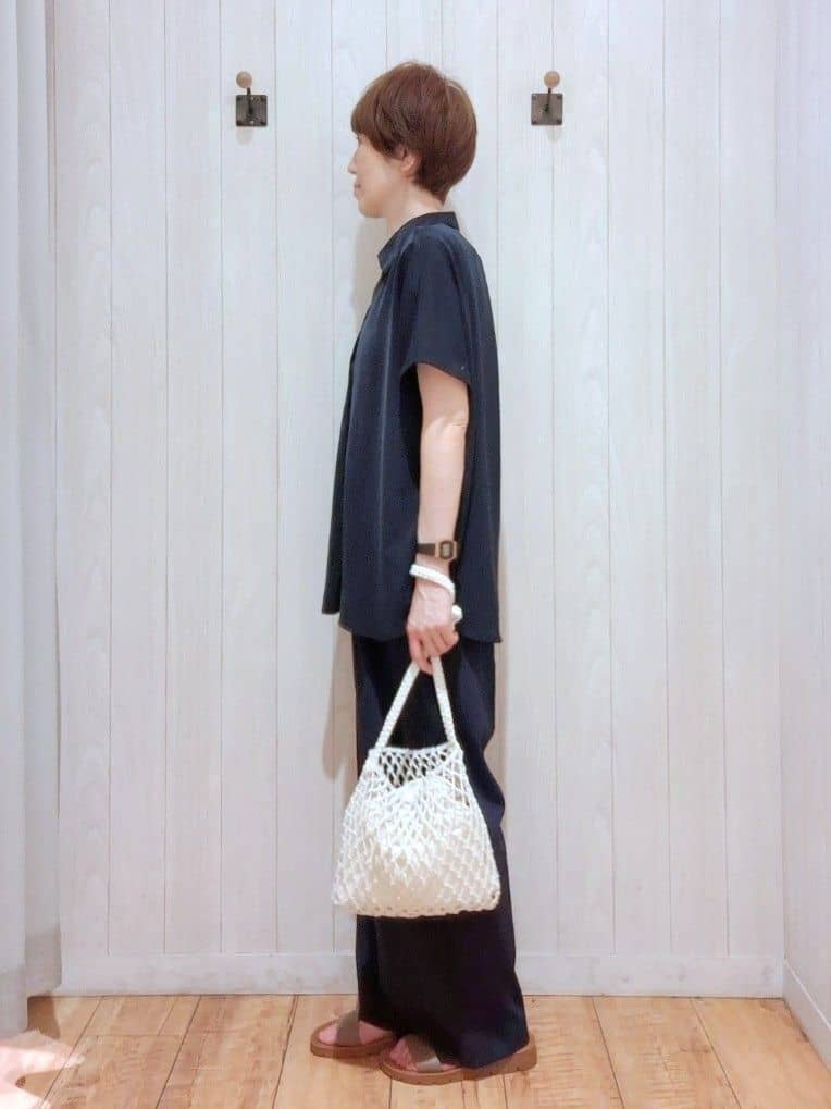 Ribさんの「SHOO･LA･RUE｜【洗える/S-LL/プチプラ】さらっとすっきりきれい見え スキッパーブラウス」を使ったコーディネート