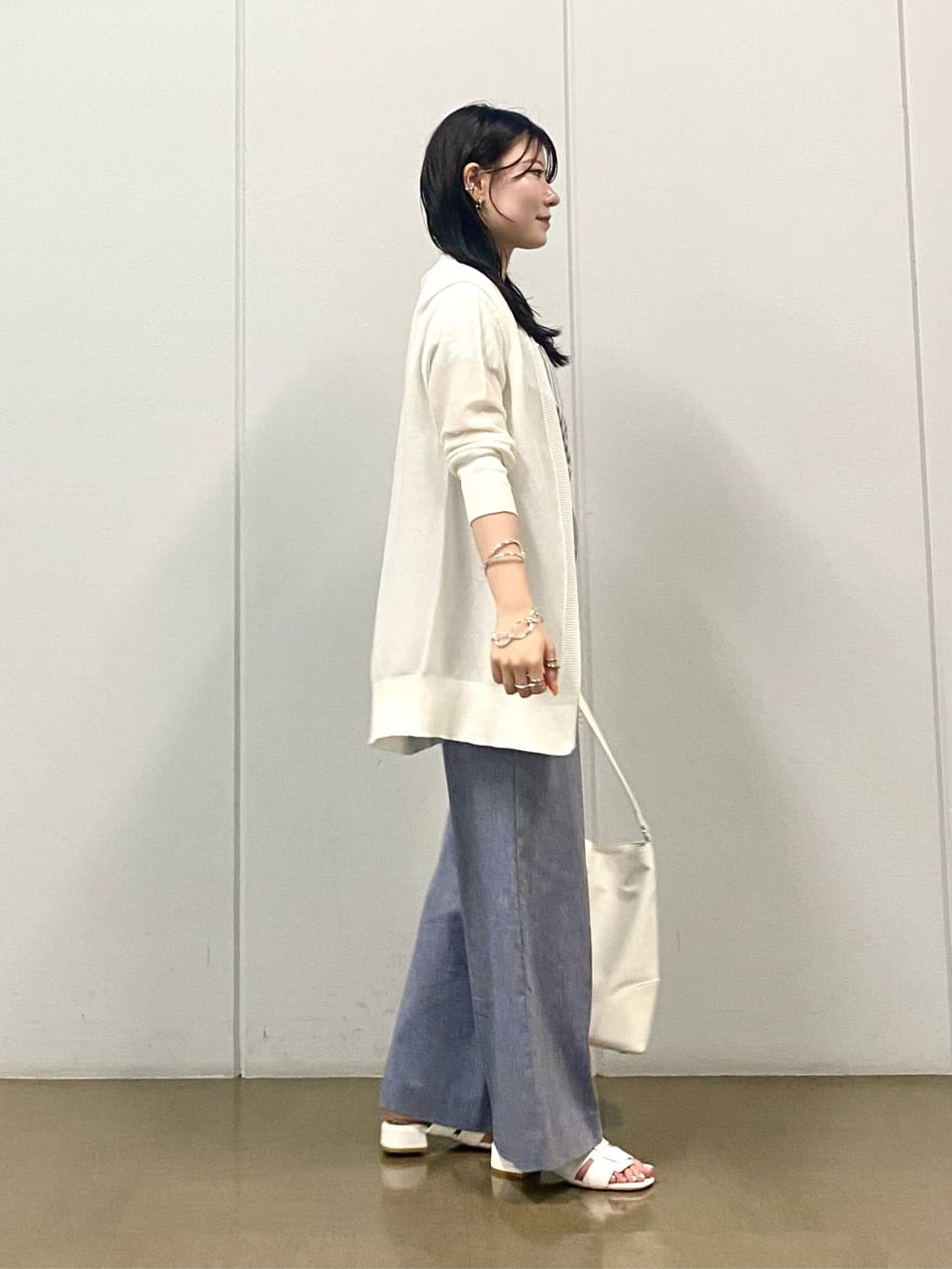 misakiさんの「INDIVI｜【デニムライク】マリンボタン リネン混ワイドパンツ」を使ったコーディネート