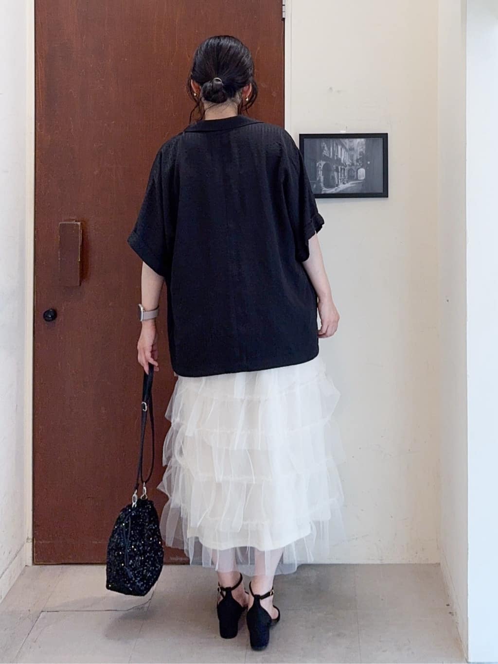 𝐇𝐢𝐫𝐨𝐦𝐢さんの「SHOO･LA･RUE｜【S-LL/ひんやり/UV】ぷっくりラメプリントロゴTシャツ」を使ったコーディネート