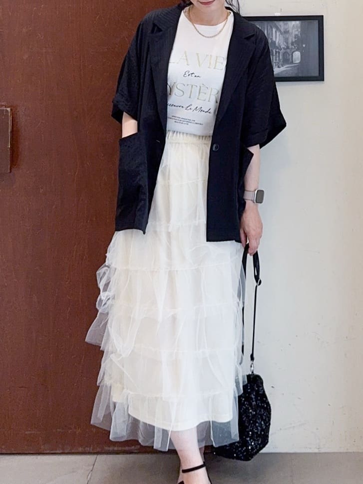 𝐇𝐢𝐫𝐨𝐦𝐢さんの「SHOO･LA･RUE｜【S-LL/ひんやり/UV】ぷっくりラメプリントロゴTシャツ」を使ったコーディネート