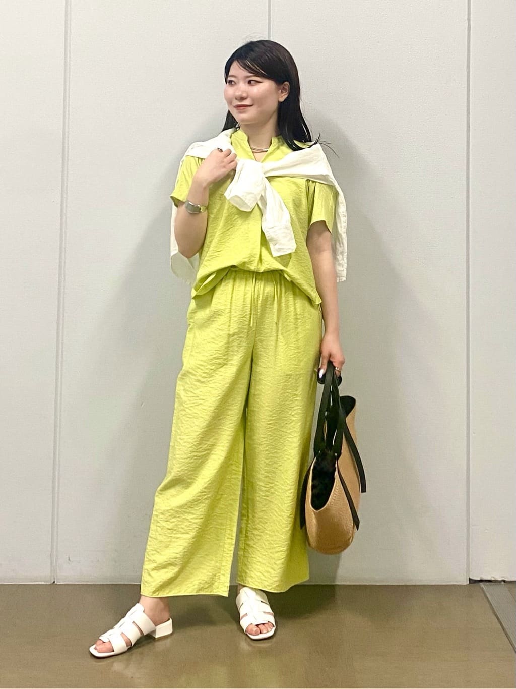 misakiさんの「INDIVI｜【洗える／UVケア／SETUP可能】ドロストワイドパンツ」を使ったコーディネート