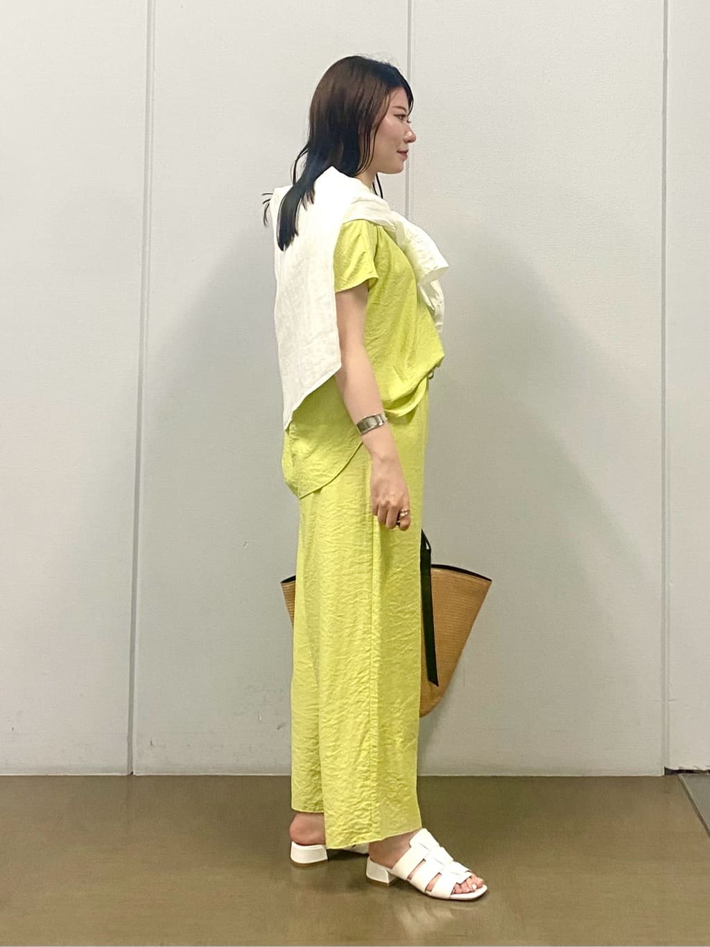 misakiさんの「INDIVI｜【洗える／UVケア／SETUP可能】ドロストワイドパンツ」を使ったコーディネート
