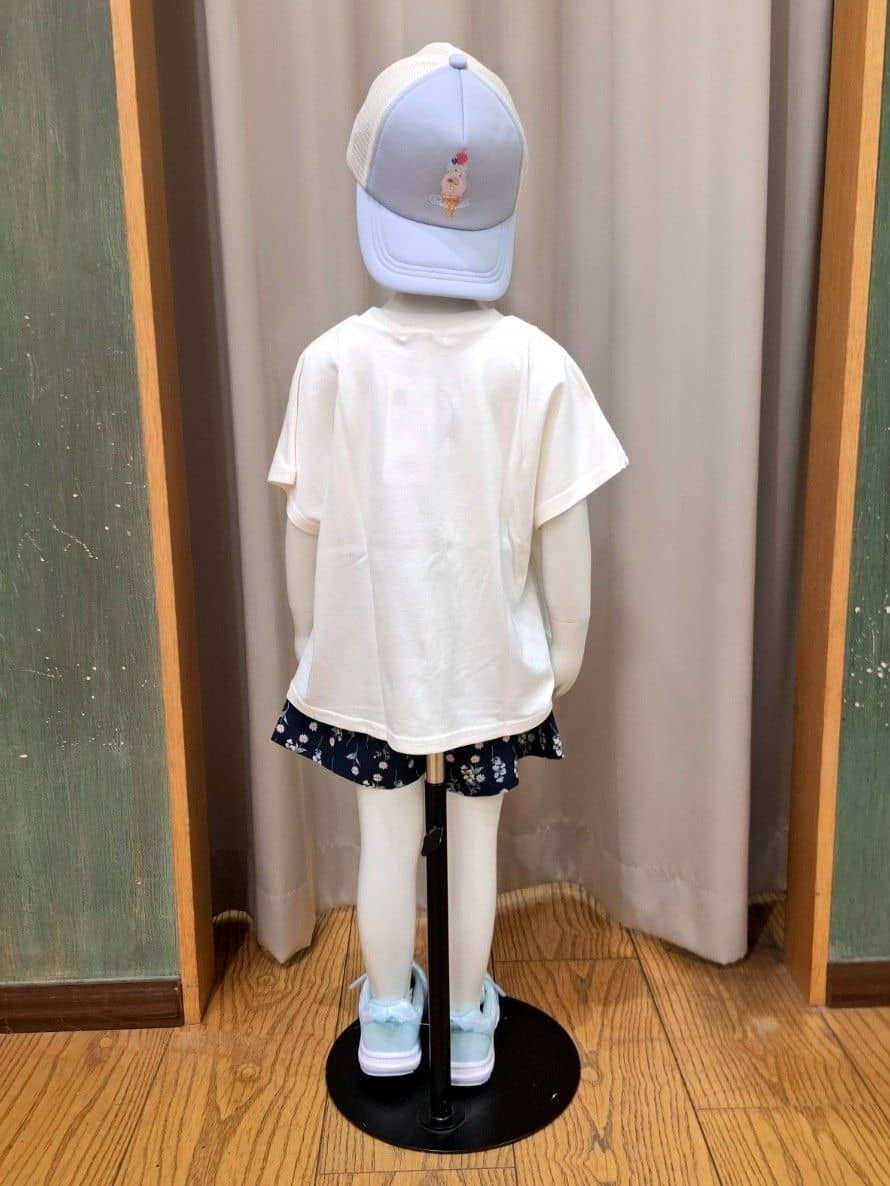 haruさんの「SHOO･LA･RUE｜【100-150cm/撥水】上品なボタニカル柄 ハートポケットショートパンツ」を使ったコーディネート