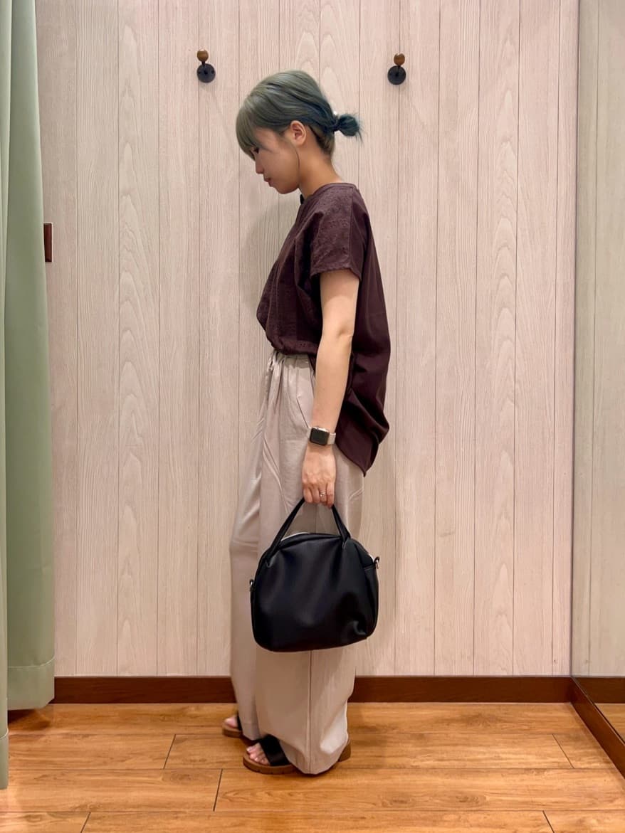 すずさんの「SHOO･LA･RUE｜【S-LL】抜け感とすっきり見えを叶える 刺繍レース スキッパー襟トップス」を使ったコーディネート