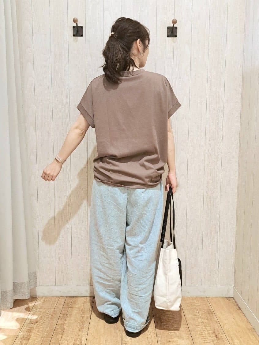 SAKIさんの「SHOO･LA･RUE｜暑い夏も軽やかに デニムイージーワイドパンツ」を使ったコーディネート