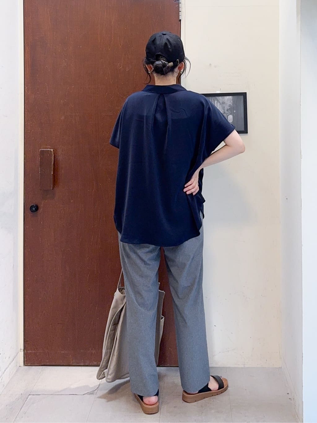 𝐇𝐢𝐫𝐨𝐦𝐢さんの「SHOO･LA･RUE｜【洗える/S-LL/プチプラ】さらっとすっきりきれい見え スキッパーブラウス」を使ったコーディネート