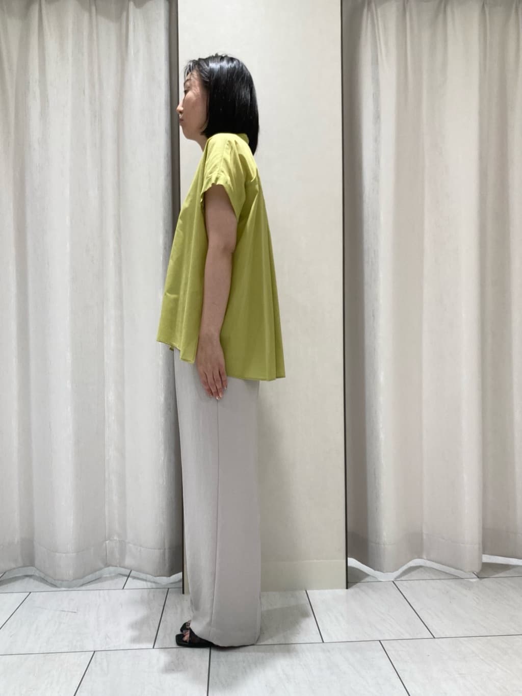 わたなべさんの「UNTITLED｜【洗える/スキッパー】フレンチスリーブシアーブラウス」を使ったコーディネート