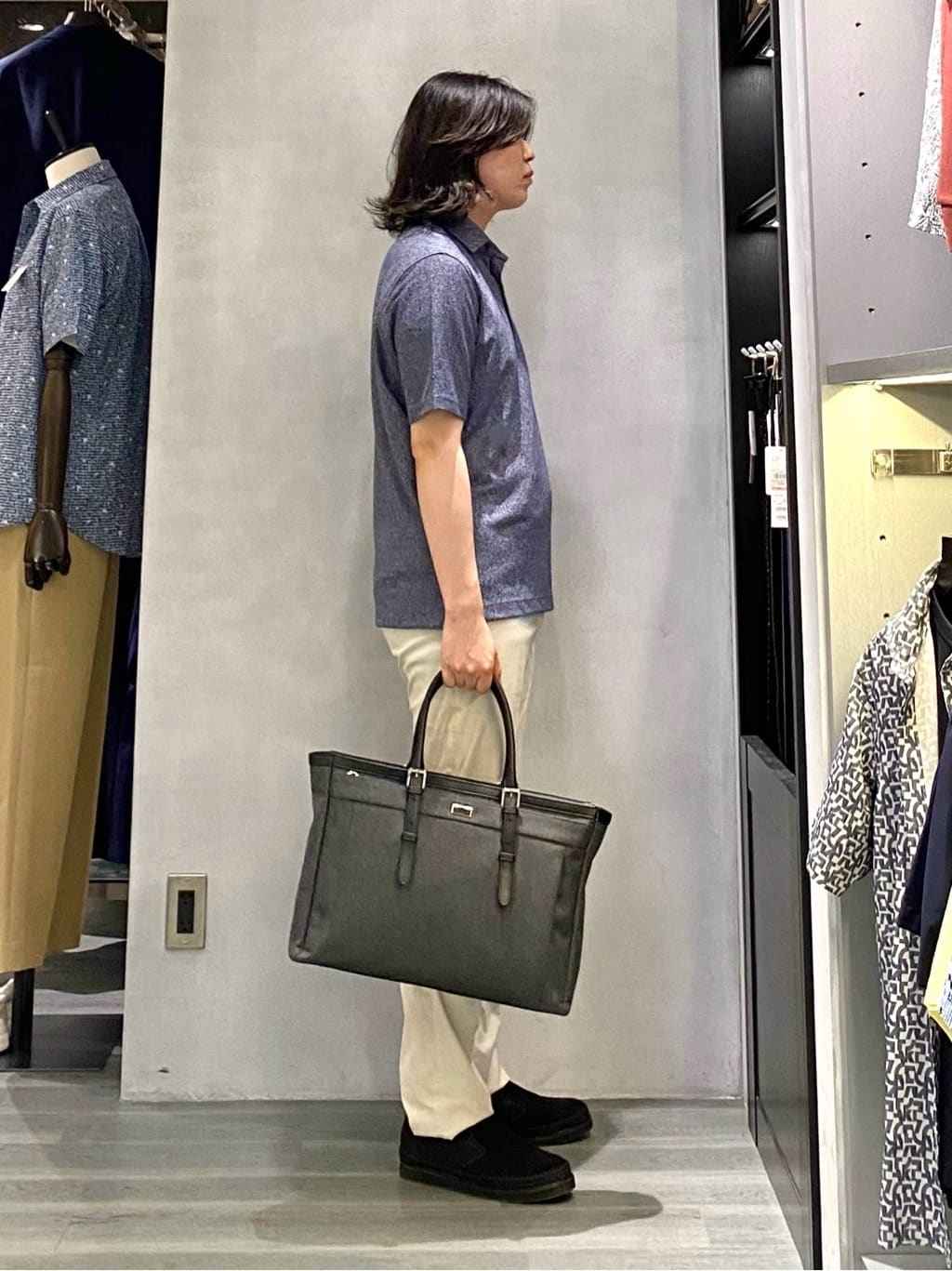 nishiさんの「TAKEO KIKUCHI｜◆ヘアラインスリム 横型トートバッグ」を使ったコーディネート