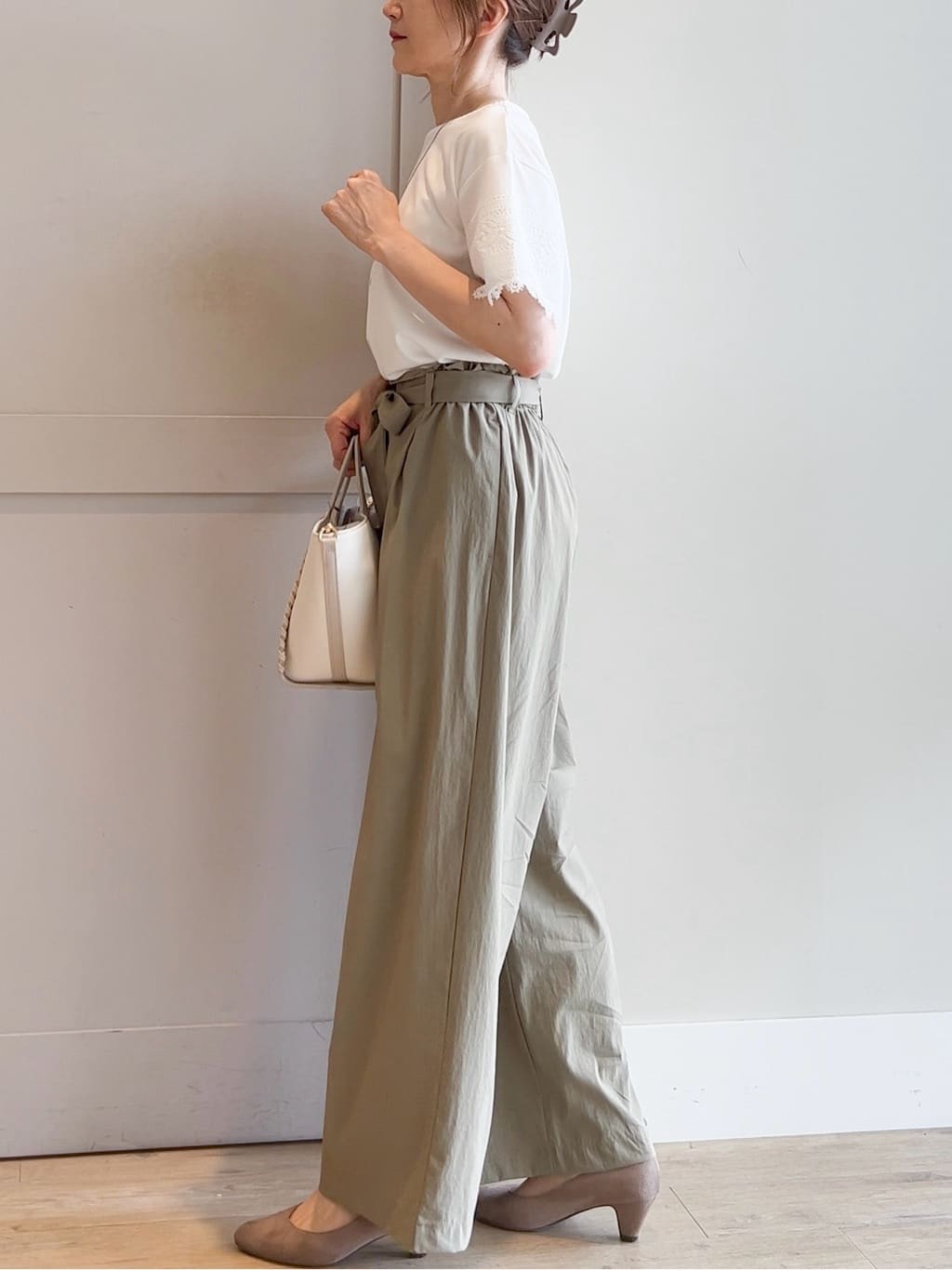 yamakoさんの「grove｜【洗える/二の腕カバー】上品なレースで叶える、きちんと見えの夏Tシャツ」を使ったコーディネート