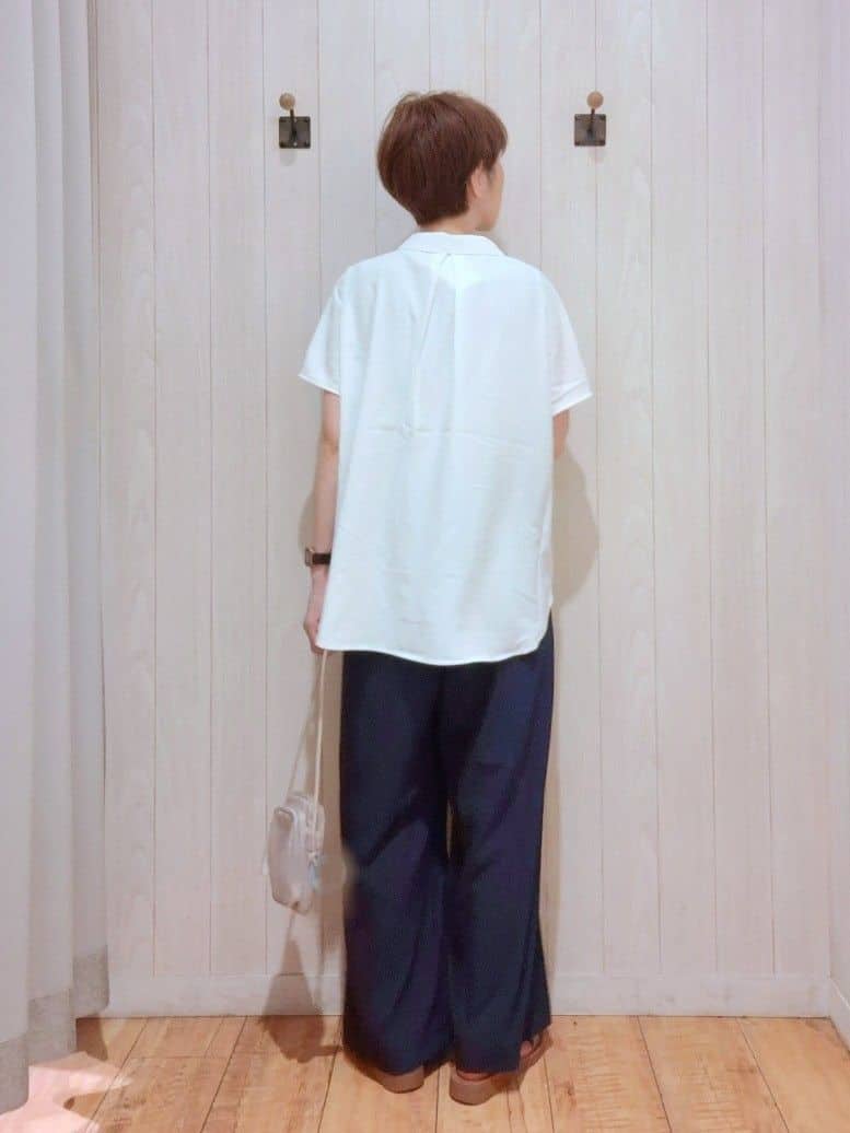 Ribさんの「SHOO･LA･RUE｜【洗える/S-LL/プチプラ】さらっとすっきりきれい見え スキッパーブラウス」を使ったコーディネート