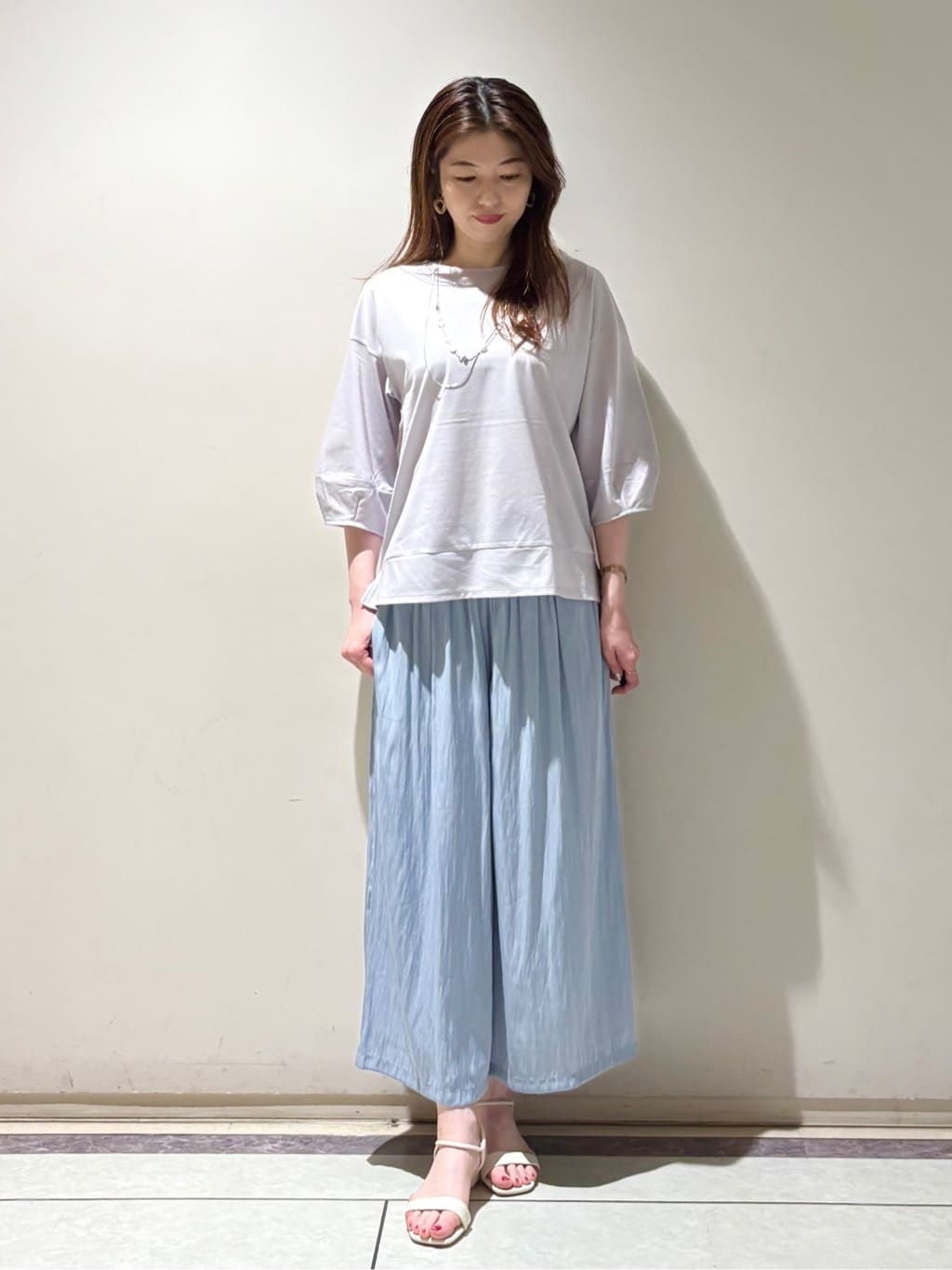 sakiさんの「COUP DE CHANCE｜【手洗い可】リラクシーフレアパンツ」を使ったコーディネート