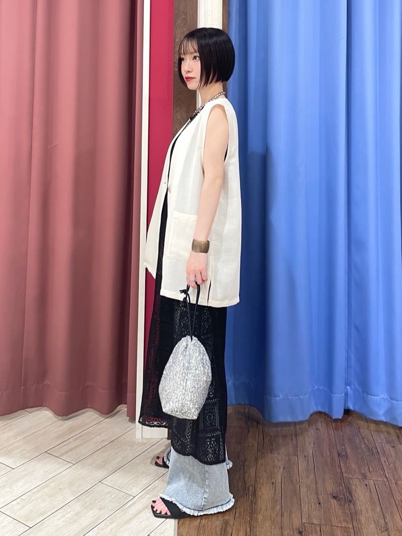 るるさんの「SHOO･LA･RUE｜【S-LL】夏のレイヤードコーデに さらりと着られるメッシュジレ」を使ったコーディネート