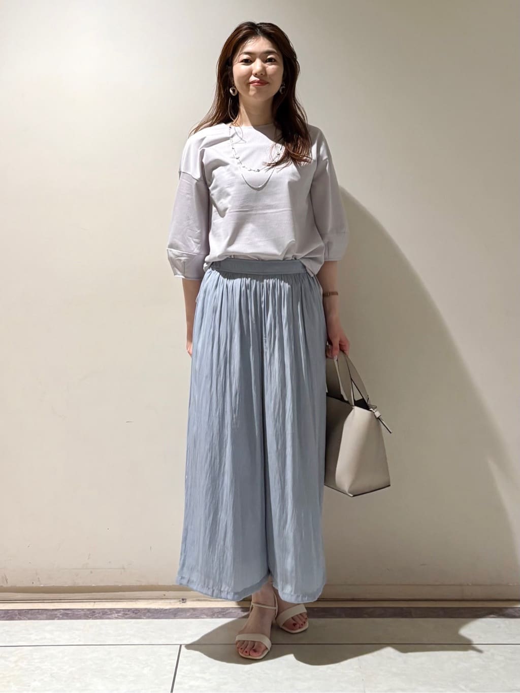 sakiさんの「COUP DE CHANCE｜【手洗い可】リラクシーフレアパンツ」を使ったコーディネート