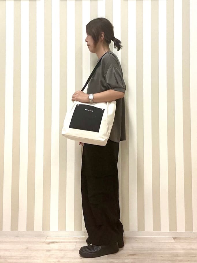 pieceさんの「SHOO･LA･RUE｜【S-LL】ゆるっと楽ちん さらさらカーゴジョガーパンツ」を使ったコーディネート