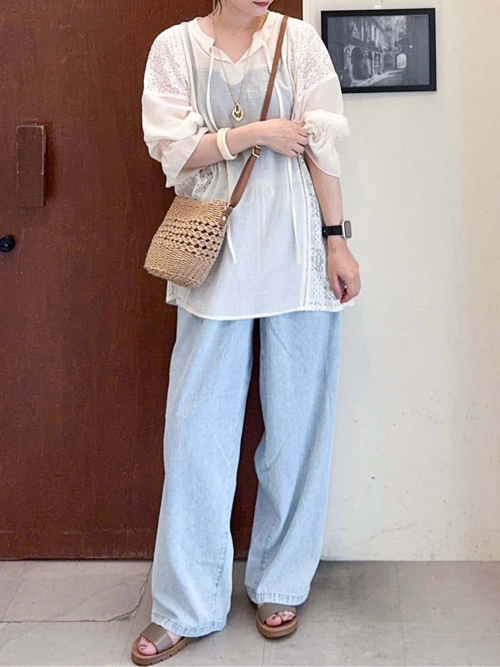 𝐇𝐢𝐫𝐨𝐦𝐢さんの「SHOO･LA･RUE｜【着丈選べる】一枚でこなれ見え サイドレースブラウス」を使ったコーディネート
