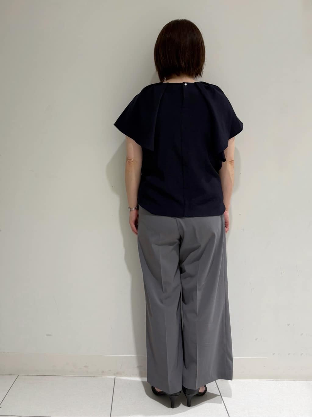 michiさんの「index｜ラップストレートパンツ【接触冷感／抗ピル／洗濯機洗い可／イージーアイロン】」を使ったコーディネート