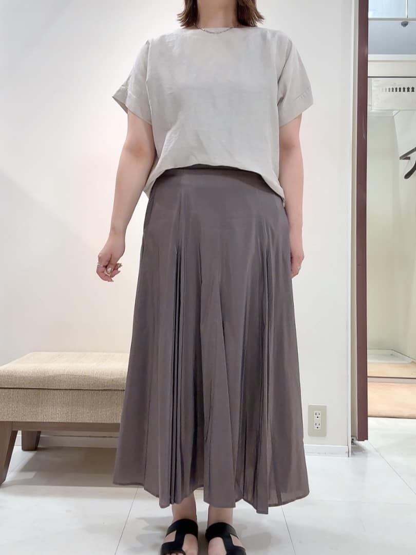 YUIさんの「UNTITLED｜【手洗い／88cm正方形】シアー素材チェーン柄スカーフ」を使ったコーディネート