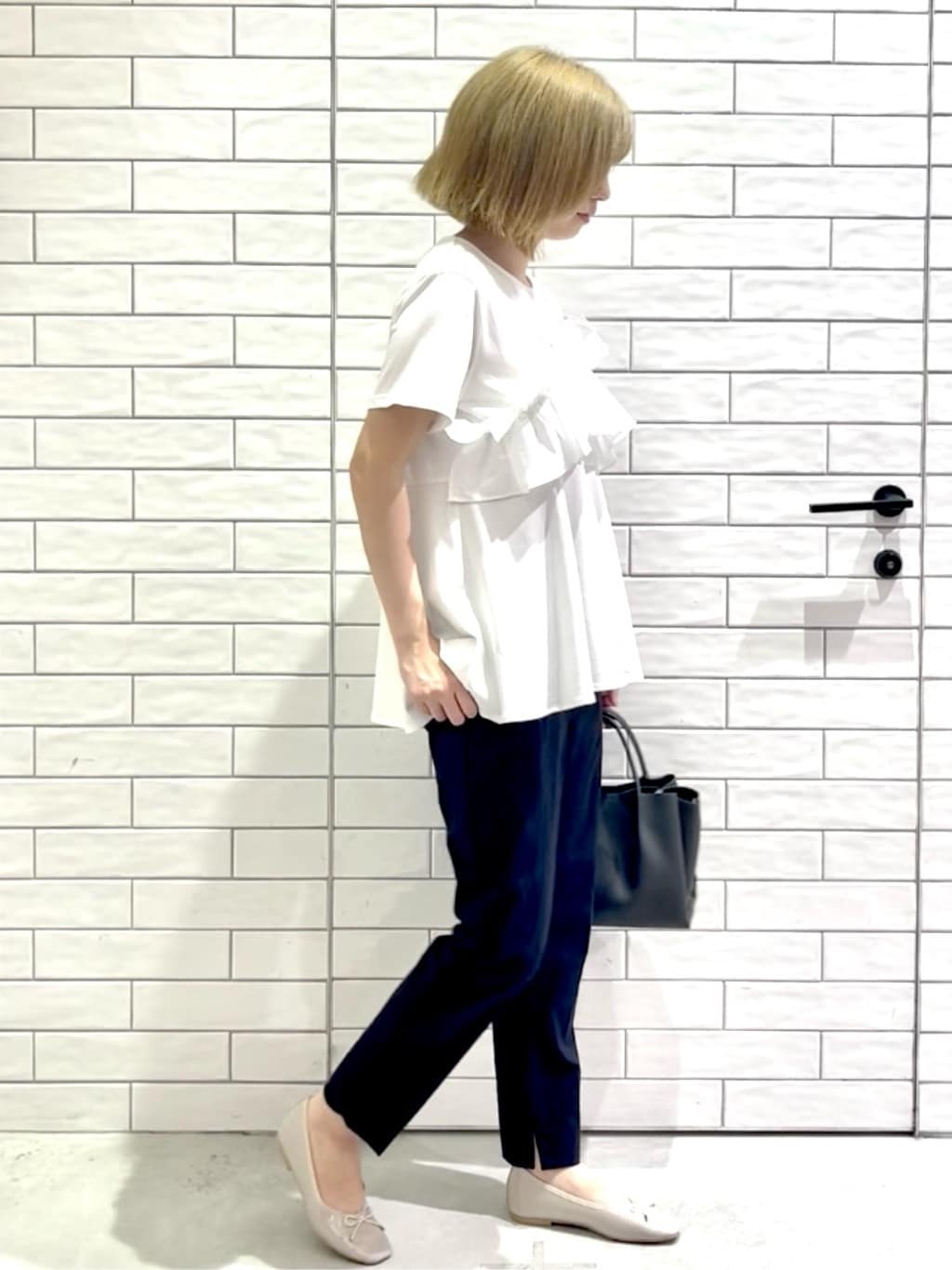 しおりさんの「OPAQUE.CLIP｜麻混ハイストレッチイージースティックパンツ【洗濯機洗い可】」を使ったコーディネート