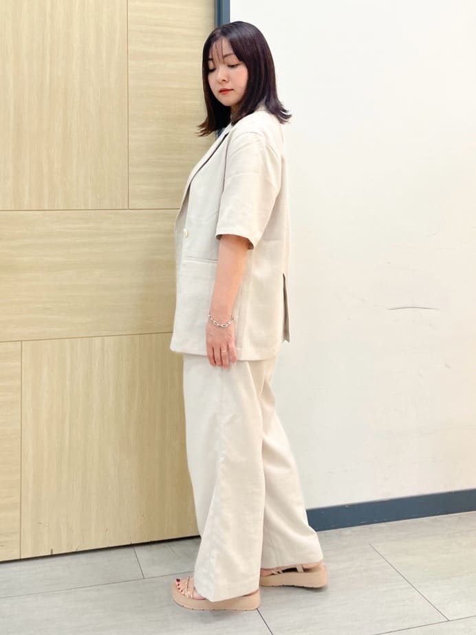 YOさんの「grove｜軽やかに羽織れて、きちんと見え ハーフスリーブテーラードジャケット」を使ったコーディネート