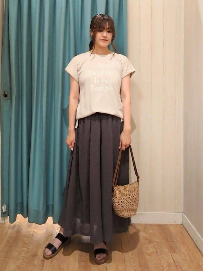 kawa.さんの「SHOO･LA･RUE｜【S-LL/裏地ひんやり】エアリーで涼やか 大人のシアースカーチョ」を使ったコーディネート