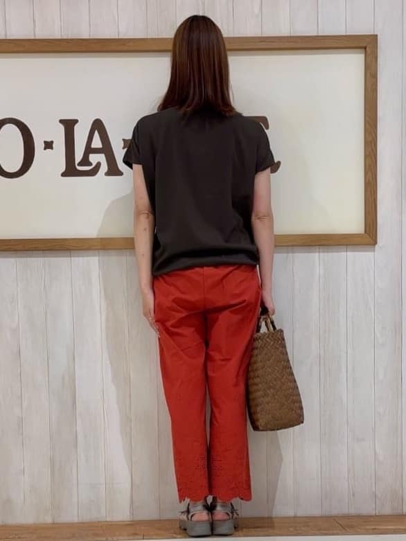 みきぽんさんの「SHOO･LA･RUE｜【S-LL】ブラウス見えする 軽やかな着心地の しぼしぼトップス」を使ったコーディネート