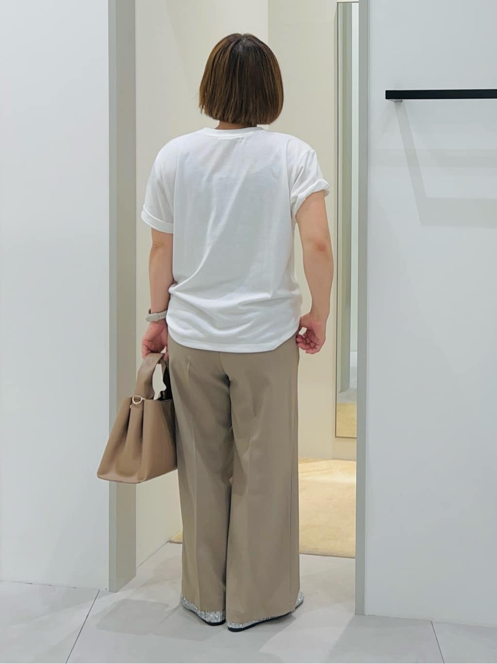 タナさんの「THE SHOP TK｜カレッジ＆フォトプリントTシャツ【洗濯機OK】」を使ったコーディネート