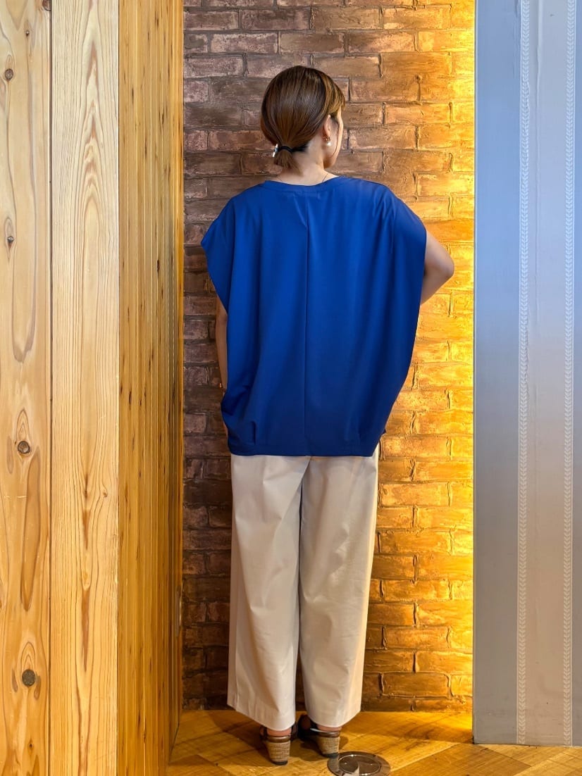 mieさんの「SHOO･LA･RUE｜【S-LL/ひんやり/UV】二の腕をきれいにカバー ショルダータックトップス」を使ったコーディネート