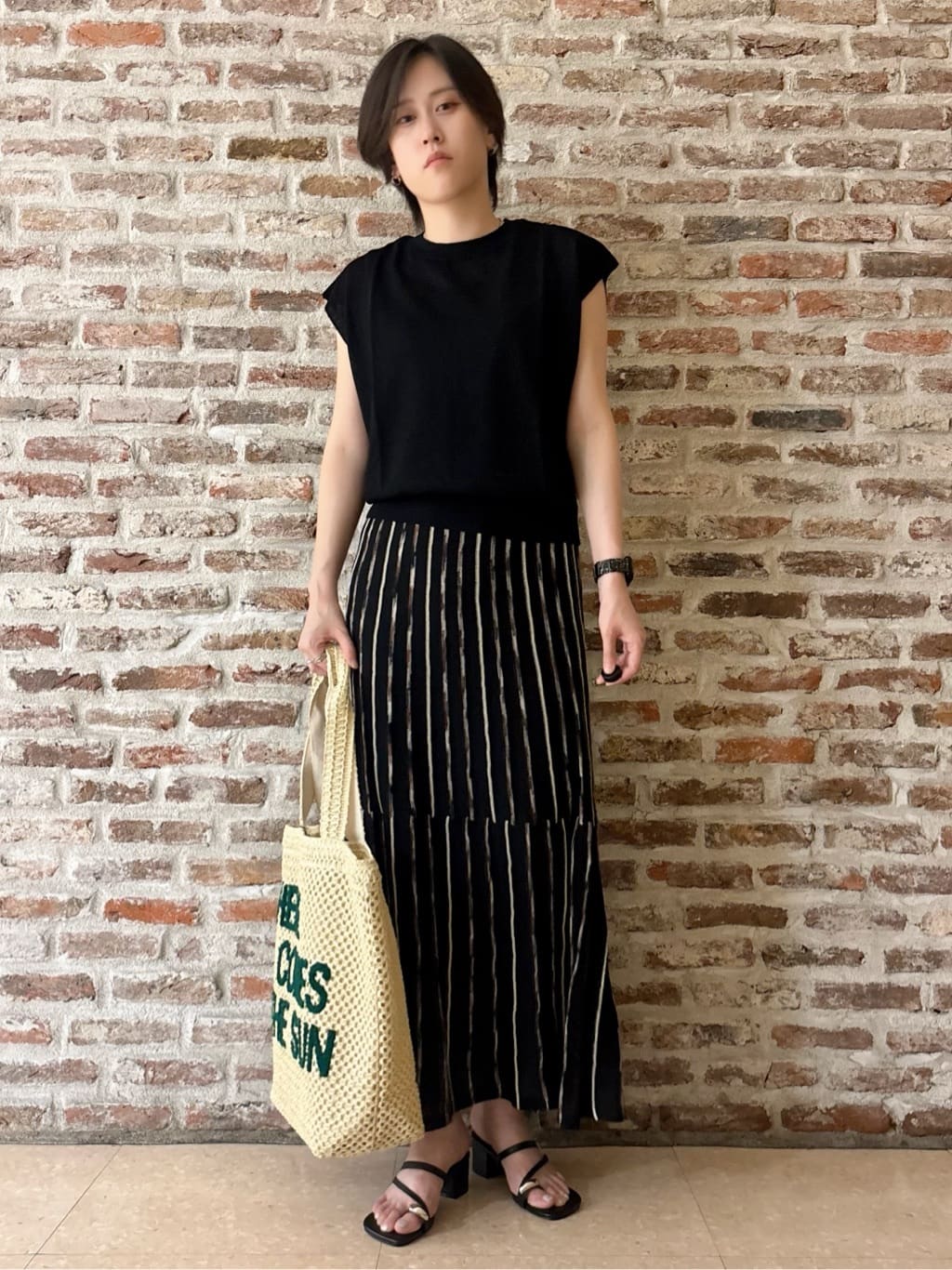 しばさんの「THE SHOP TK｜ラメシアーフレンチ袖トップス【セットUP可/洗濯機OK】」を使ったコーディネート
