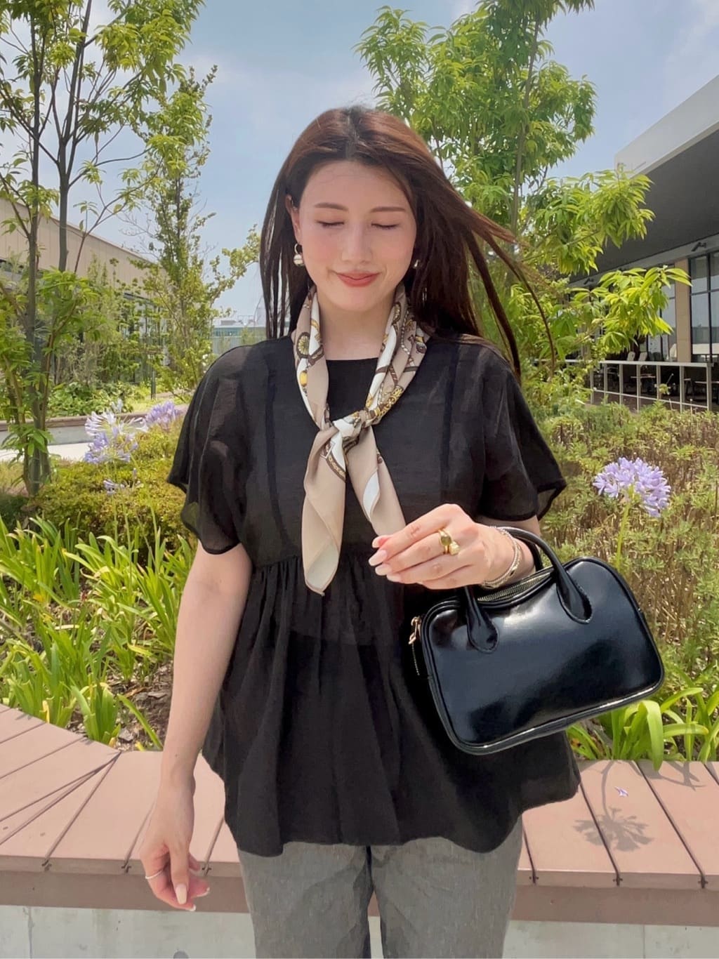 maiさんの「OPAQUE.CLIP｜麻混シアーペプラムブラウス【洗濯機洗い可】」を使ったコーディネート